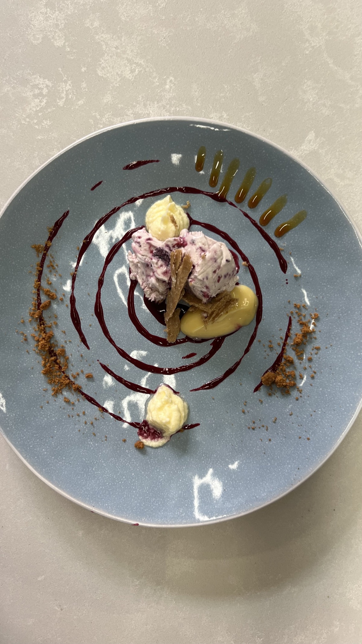 Berry dessert with cream